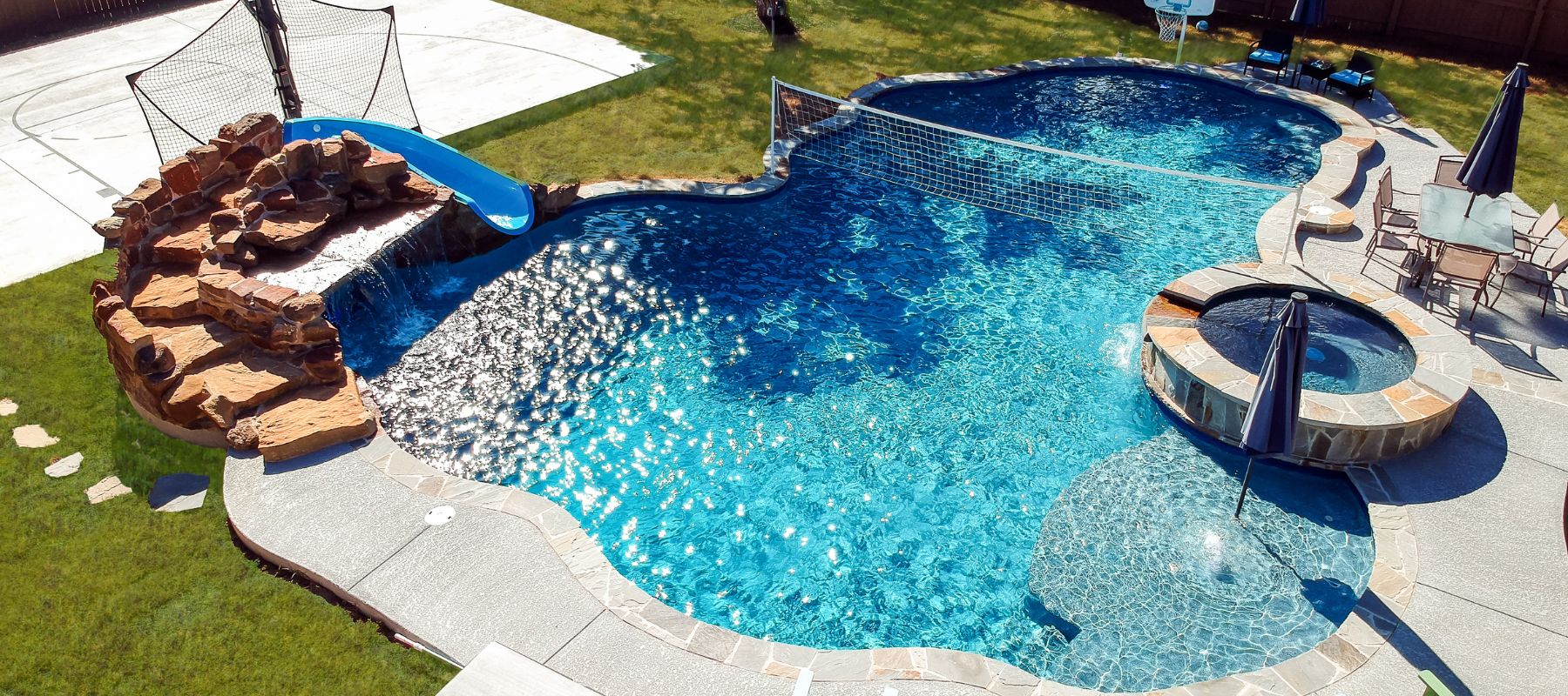 san antonio pool with volleyball net